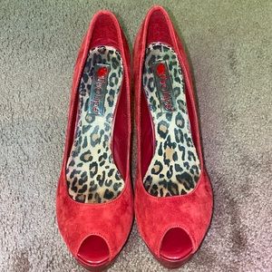 Size 8.5 red two lips heels